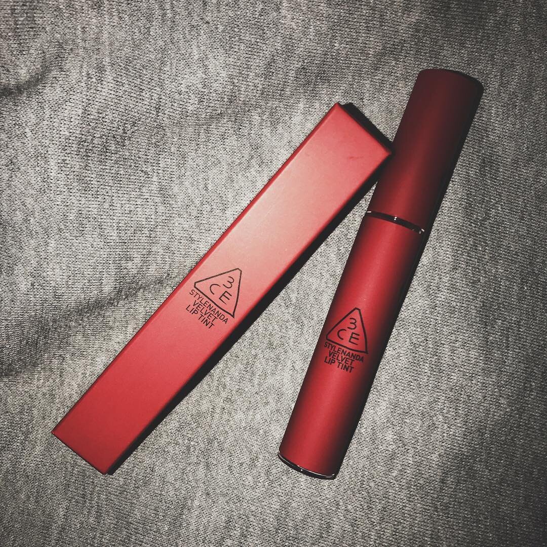 Son kem đỏ cam 3CE Velvet Lip Tint màu Childlike