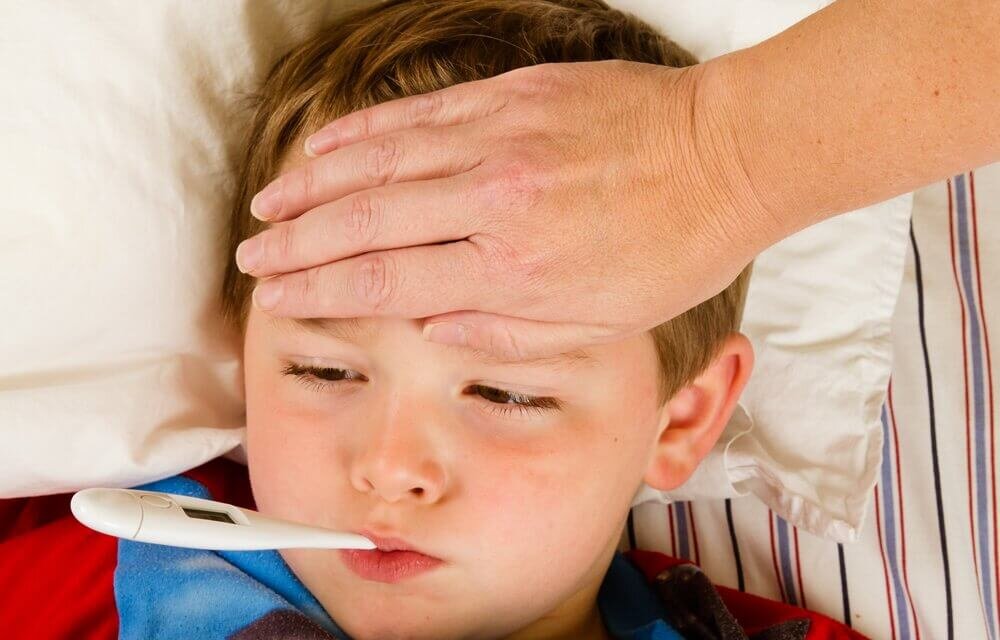 Dùng nhiệt kế nào tốt cho bé đang là câu hỏi được nhiều chị em đặt ra