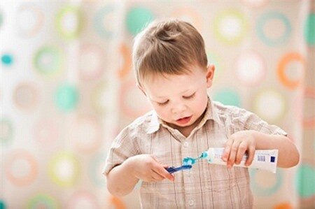 4 cách chọn bàn chải đánh răng cho bé 1-3 tuổi - Chăm sóc bé - Cách nuôi dạy con trẻ - Chăm sóc trẻ em - Làm cha mẹ - Sức khỏe trẻ em