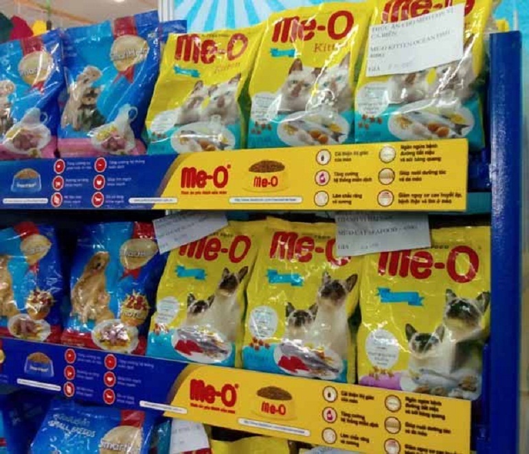 Nên mua thức ăn cho mèo Me-O ở những địa chỉ bán hàng lớn và uy tín