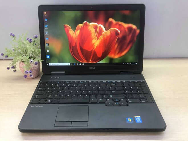 Dell Latitude E5540 có thiết kế khỏe khoắn chống sốc khi va chạm 