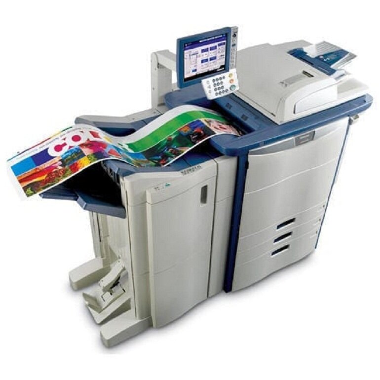 Quyết định giữa máy photocopy văn phòng màu sắc hay đen trắng.