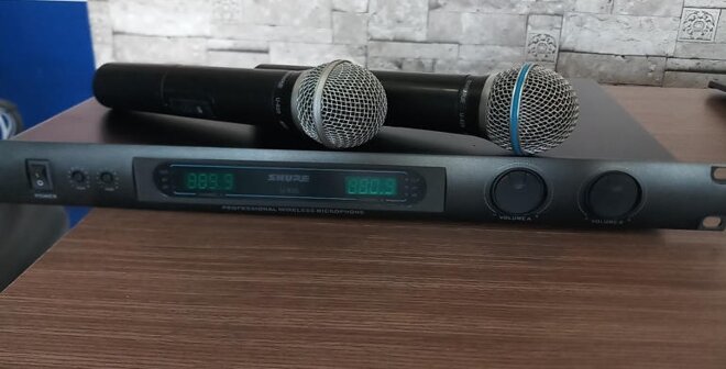 Shure u820 là dòng micro không dây nên có kết nối rất dễ dàng, nhanh chóng.