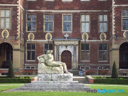 Ảnh chụp từ máy ảnh compact Canon IXUS 220 HS ở tiêu cự 120 mm, f/5.9, ISO 400 Ảnh chụp từ máy ảnh compact Canon IXUS 220 HS ở tiêu cự 120 mm, f/5.9, ISO 400