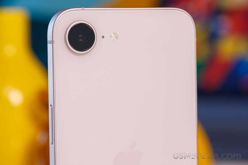 iPhone giá rẻ nhất của Apple giảm 700.000 đồng chỉ sau một tuần