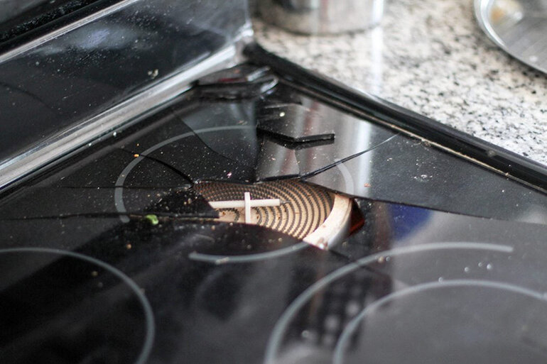 Xử lý như thế nào khi bếp bị vỡ mặt kính?