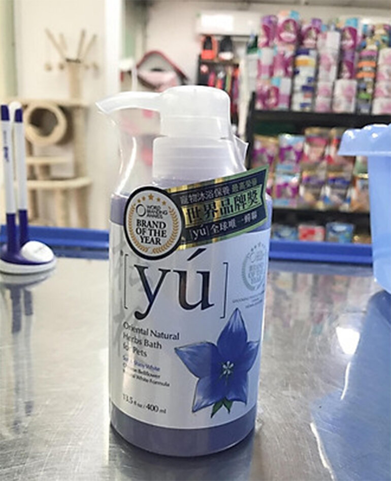 YU shampoo for white dogs