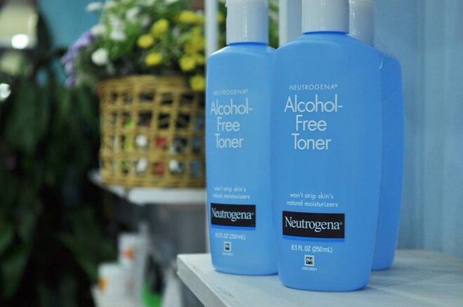 Nước hoa hồng Neutrogena Alcohol-Free Toner