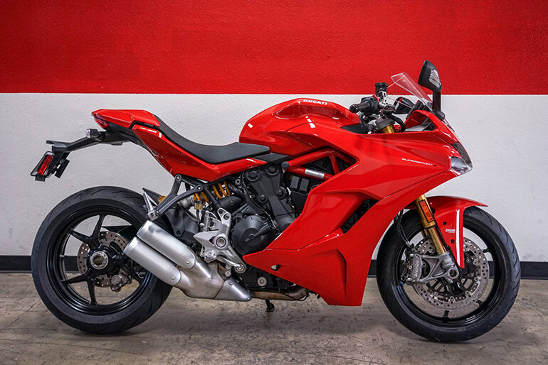 SuperSport có thiết kế hầm hố và gai góc hơn Panigale 959