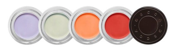 Kem hiệu chỉnh màu da Becca Backlight Targerted Colour Corrector với 4 tông màu phù hợp với mọi tông màu da