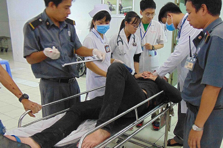 đi bão rồi vào viện