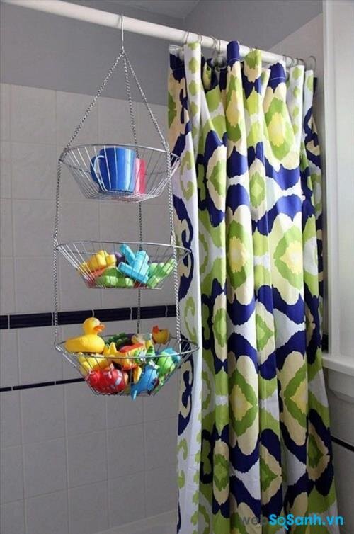 Trong phòng tắm bạn cũng nên sắp xếp mọi thứ gọn gàng với một dây 