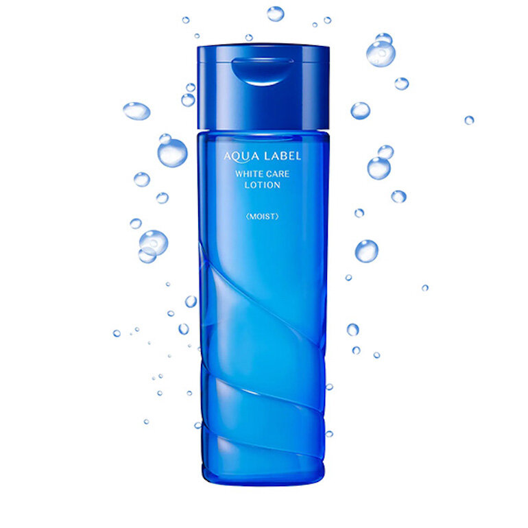 Sản phẩm nước hoa hồng Aqualabel xanh đến từ thương hiệu Shiseido đình đám.
