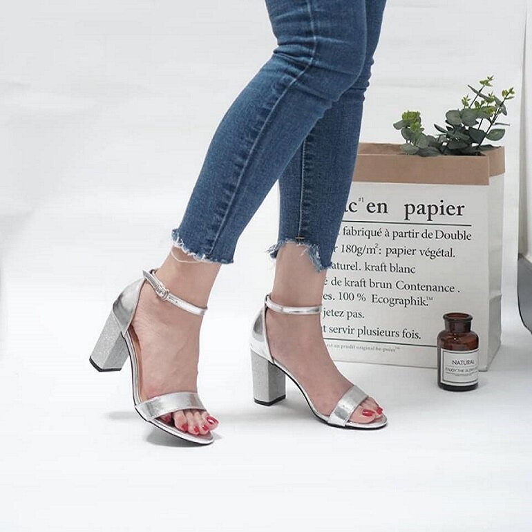 giày sandal cao gót đế vuông màu bạc