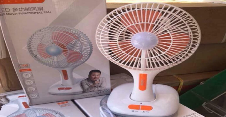 Quạt tích điện Suntek KM-F1066 thiết kế tính năng 2 trong 1 vừa làm mát vừa làm sáng tiện lợi quạt tích điện Suntek KM-F1066