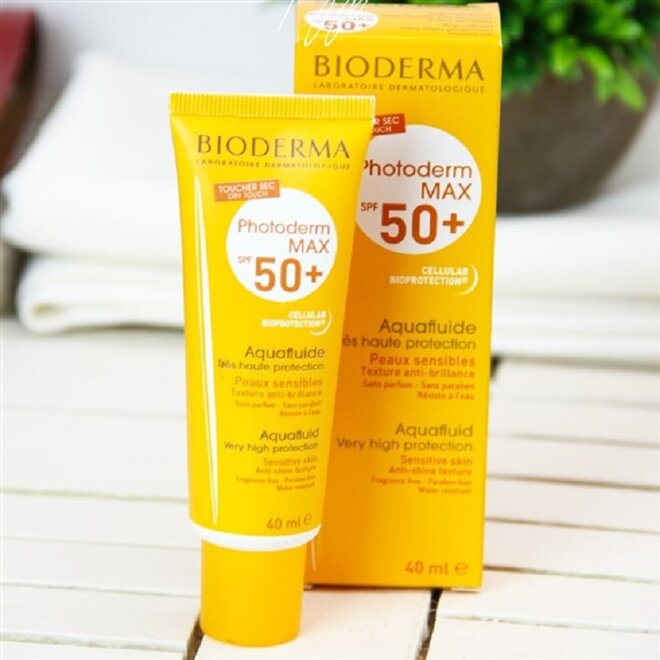 Kem chống nắng Bioderma Photoderm Max Aquafluide SPF 50+