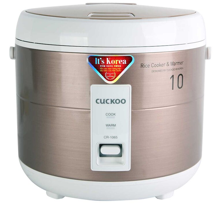 Nồi cơm Cuckoo CR-1065B sở hữu kiểu dáng nhỏ gọn cùng tông màu nâu đẹp mắt.