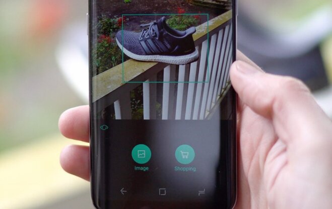 Bixby hỗ trợ sử dụng camera chụp hình lấy thông tin