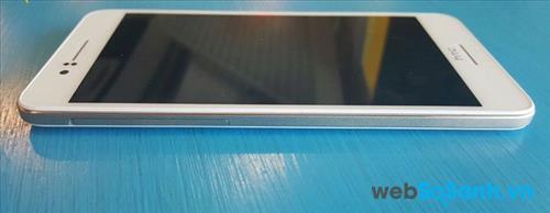 HTC Desire 728G có dáng vẻ vuông vắn sang trọng hơn với khung phẳng sơn nhám giải kim loại
