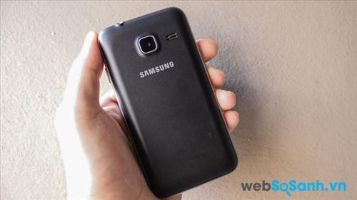  Trên tay điện thoại Samsung Galaxy J1 Mini