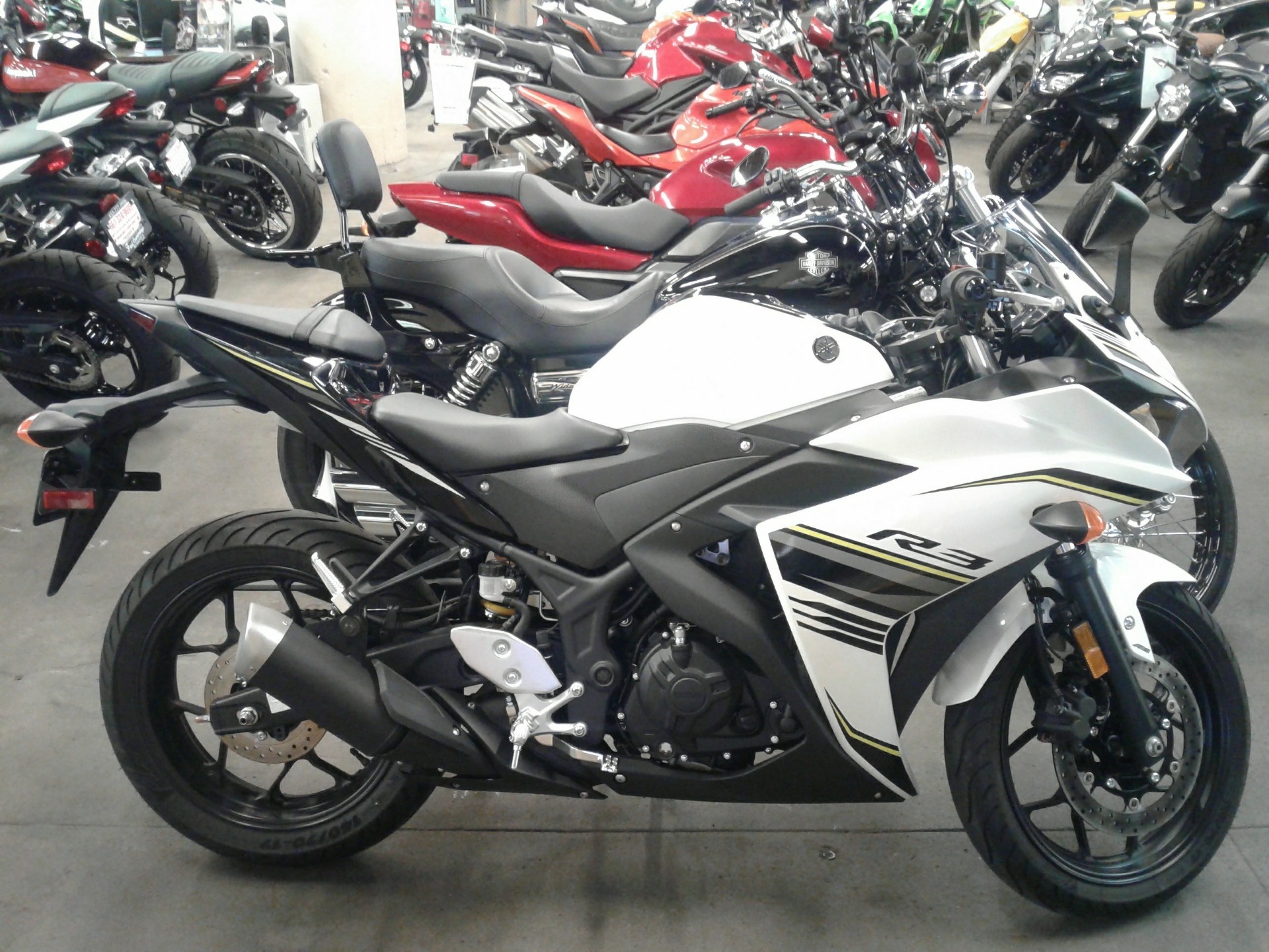 Kiểu dáng mới mẻ và động cơ cải tiến của Yamaha R3 