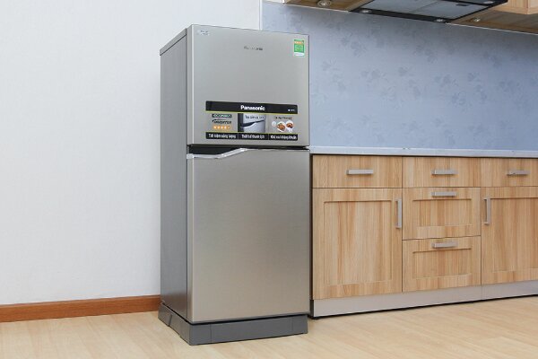 Tủ lạnh Panasonic NR-BA178PSV1 với thiết kế hiện đại