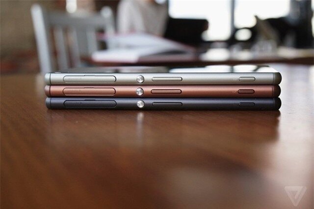 Ảnh thực tế bộ đôi Xperia Z3 và Z3 Compact vừa ra mắt