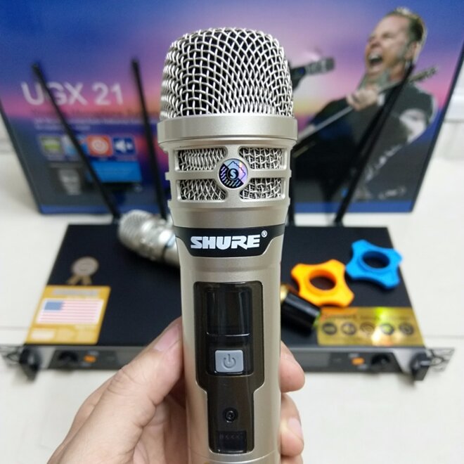 Micro Shure UGX21 được tích hợp nhiều tính năng tiên tiến nhằm mang đến chất lượng âm thanh ấm áp và có độ ổn định cao.