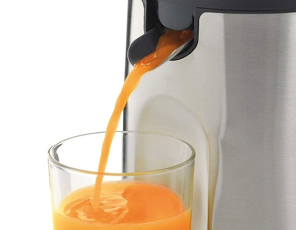 Thưởng thức ly nước cam ép tươi ngon với sự hỗ trợ của máy vắt tiện dụng