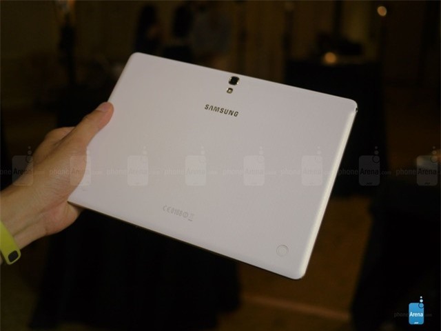 http://i-cdn.phonearena.com/images/articles/124450-image/Samsung-Galaxy-Tab-S-10.5-hands-on.jpg
