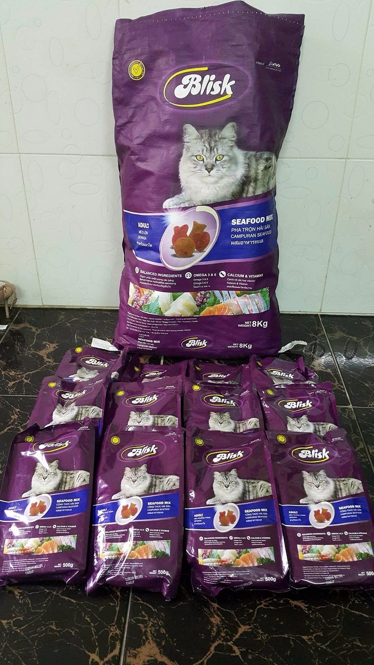 thức ăn cho mèo Blisk có mức giá bán tham khảo khoảng 105.000 VNĐ/1.5kg