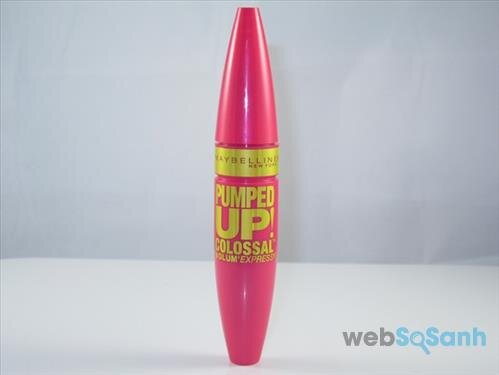 The Pumped-up Colossal là dòng mascara mang lại độ cong tự nhiên cho mi mà không hề vón cục