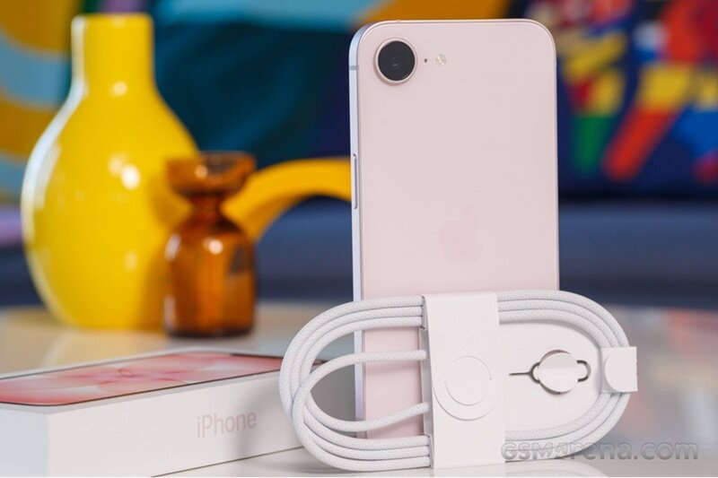 iPhone giá rẻ nhất của Apple giảm 700.000 đồng chỉ sau một tuần