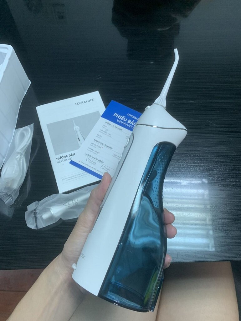 Tăm nước Lock&Lock Cordless Oral Irrigator ENR156BLU - Giá tham khảo: 690.000 vnd