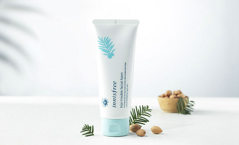 Sữa rửa mặt trị mụn Innisfree  có thành phần chăm sóc và bảo vệ da tự nhiên, đem lại cảm giác sảng khoái sau mỗi lần sử dụng