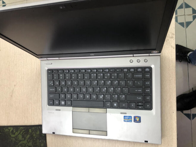 Bàn phím và touchpad nhạy