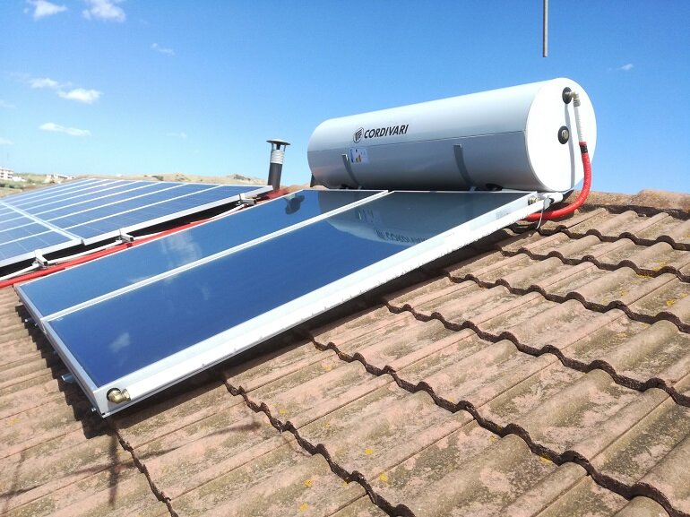 Máy nước nóng năng lượng mặt trời với bộ thu tấm phẳng