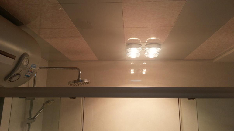 Đèn sưởi nhà tắm âm trần 4 bóng tiết kiệm không gian cho phòng tắm của bạn