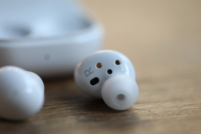 tai-nghe-samsung-galaxy-buds-2