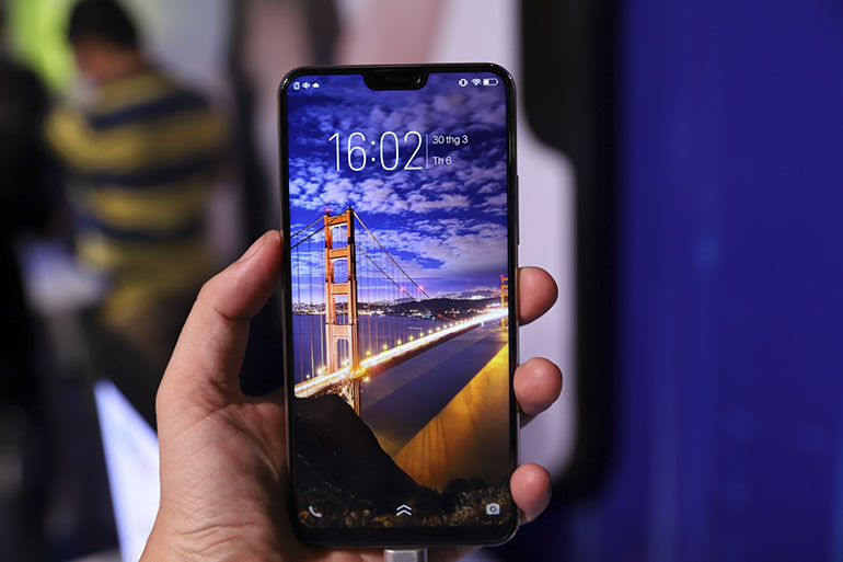 Trên tay điện thoại Vivo V9 giá 7,9 triệu đồng