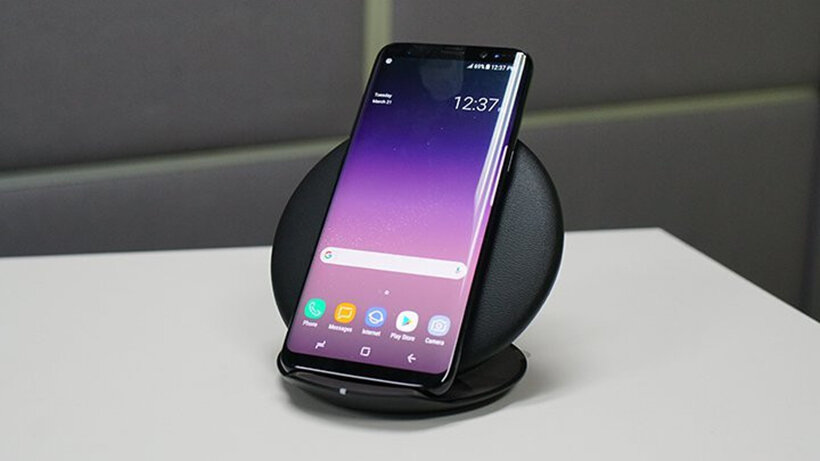 Tính năng sạc ngược của điện thoại Samsung S10 