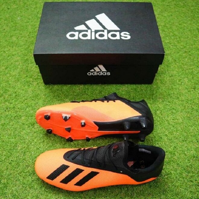 Giày đá banh Adidas X 18 chính hãng có giá bán từ khoảng 1,5 triệu đồng trở lên