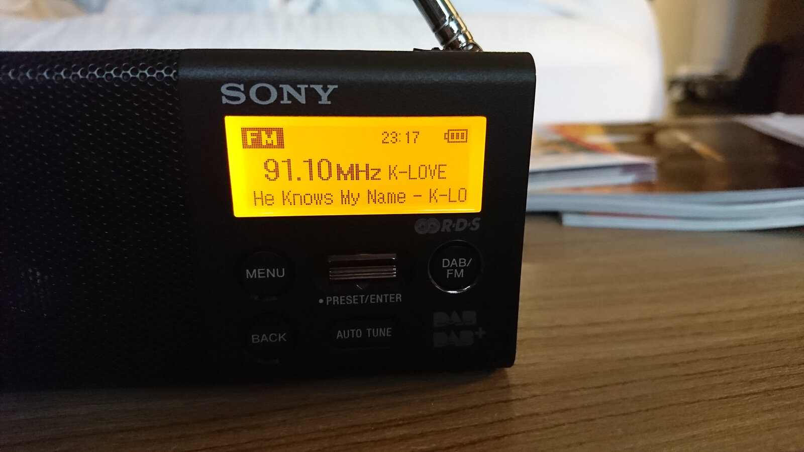 Radio Sony đang thu phát sóng FM với thiết kế sang trọng