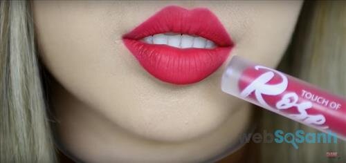 #1 Màu Valentine (hồng đỏ): Đây là màu hồng pha đỏ khá dễ dùng và thích hợp với mọi loại da. Sử dụng son màu Valetine còn giúp hàm răng của bạn trở nên trắng sáng hơn rất nhiều