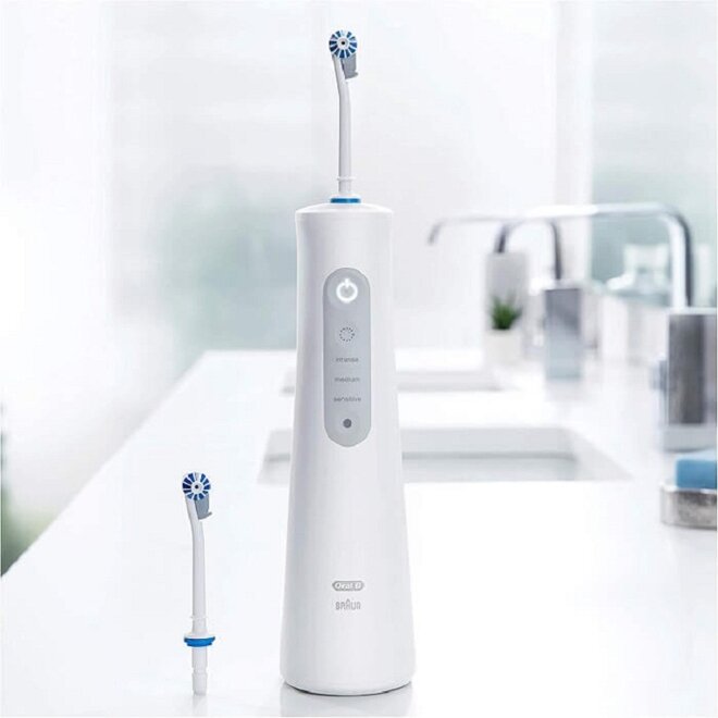 So sánh tăm nước Oral-B với Panasonic 