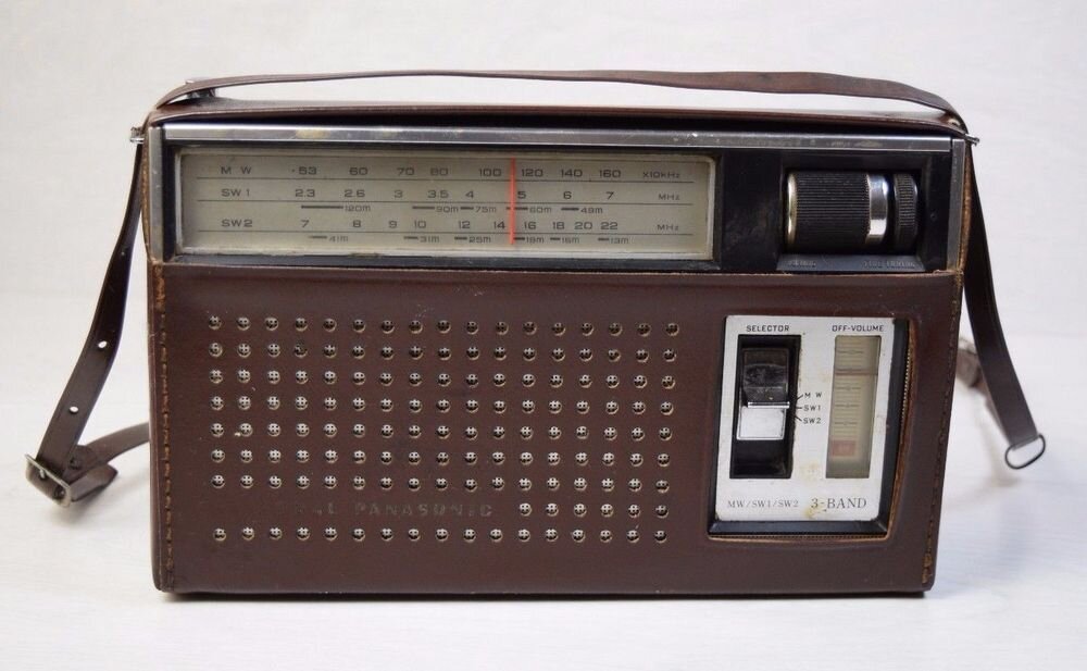 Radio hiệu Panasonic mẫu R-312 3 Band 8
