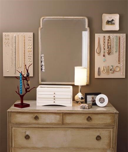 jewelry-pegboard-dresser