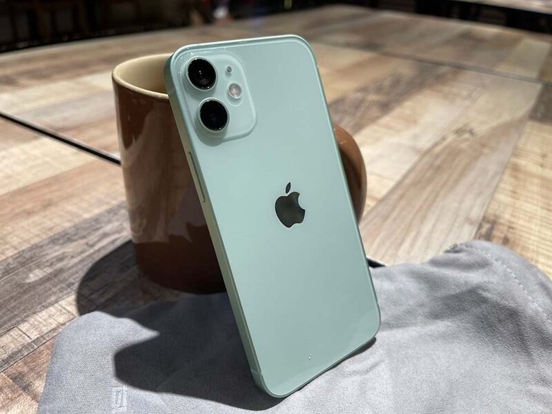 Loạt iPhone đời cũ 