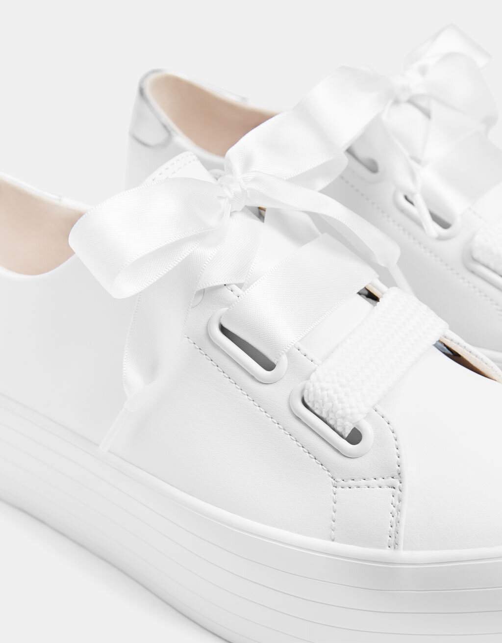 Bershka – Platform sneakers with XL laces