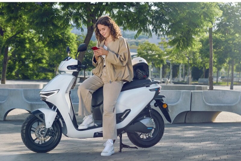 Loạt xe máy điện có thể đổi pin tại trạm trong vài phút: VinFast chiếm ưu thế, Honda miễn phí đổi pin